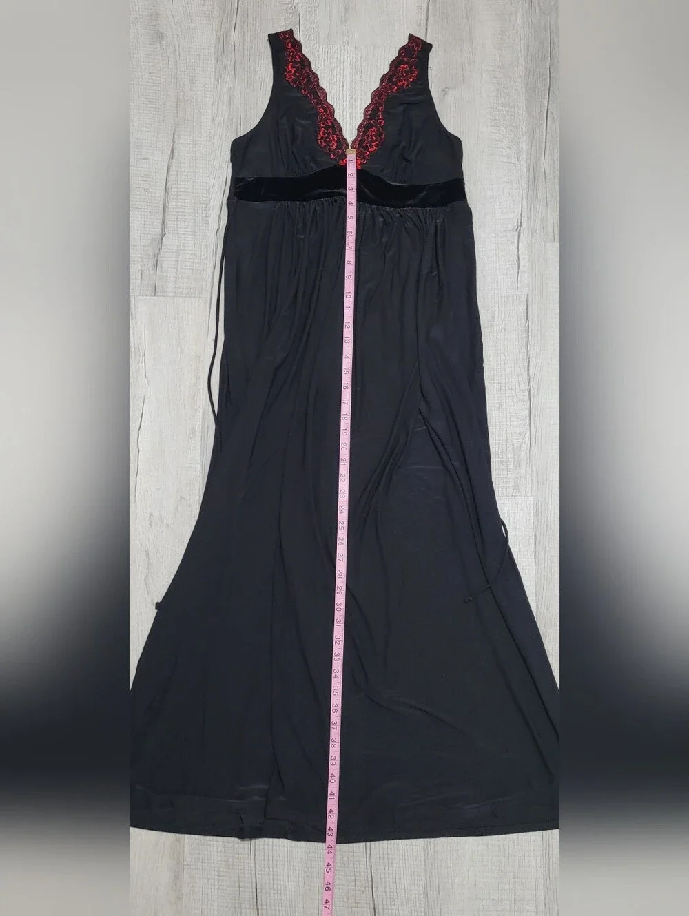 In Bloom by Jonquil Black Red Lace Trim Maxi Nightgown Size Medium EUC